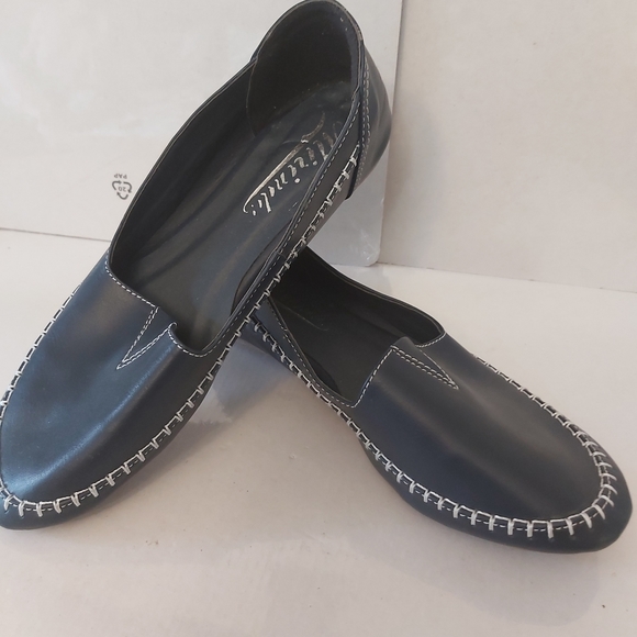 Shoes Size 6 - Picture 2 of 6